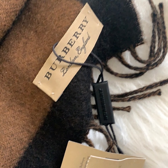 Burberry scarf - Picture 4 of 5